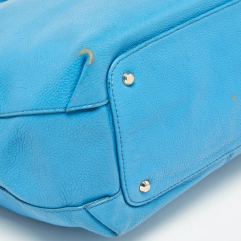 DKNY Blaue Leder-Handtasche im Angebot 5