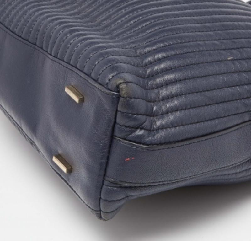 DKNY Blaue gesteppte Leder-Ketten-Tasche (Schwarz) im Angebot