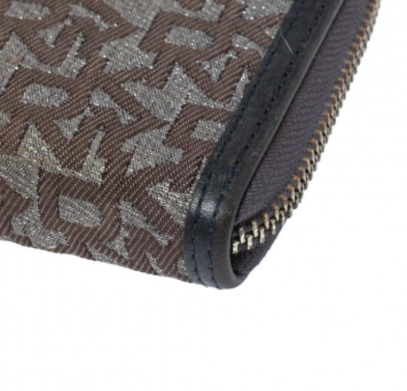 Dkny Braun/Schwarz Monogram Canvas und Leder Zip um Brieftasche im Angebot 2