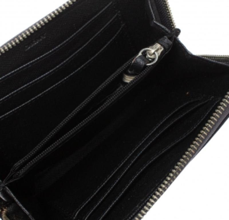 Dkny Braun/Schwarz Monogram Canvas und Leder Zip um Brieftasche im Angebot 4