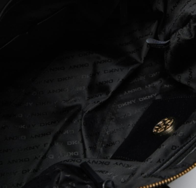 DKNY Umhängetasche aus braunem/schwarzem Segeltuch und Leder mit Krokoprägung im Angebot 5
