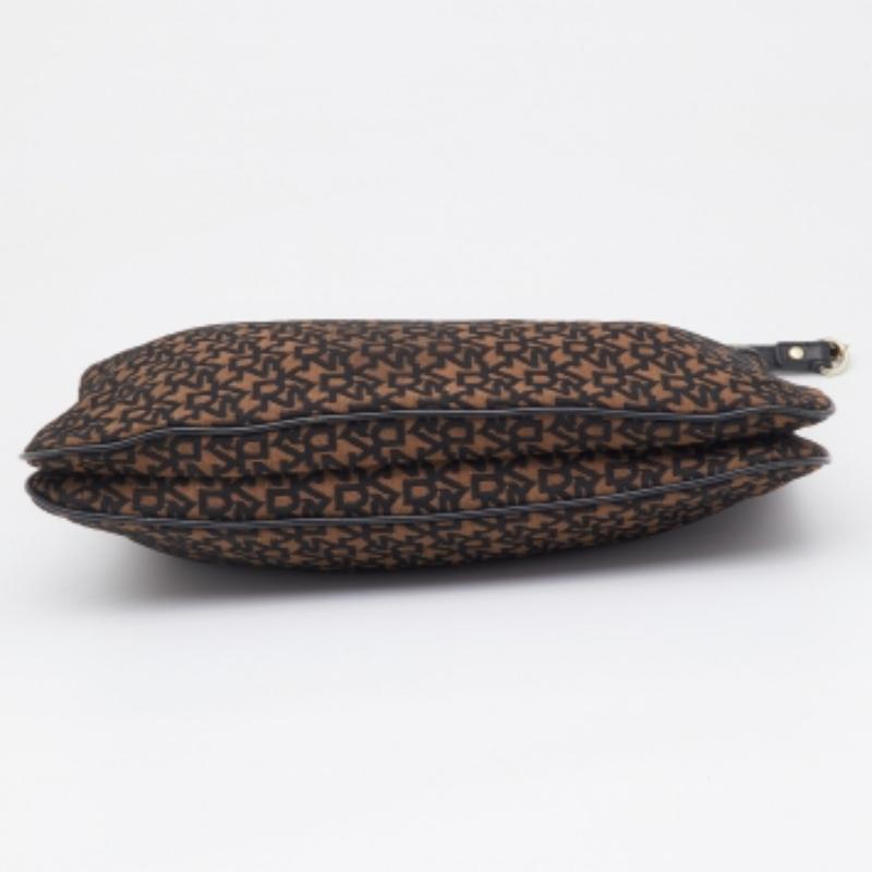 Un bolso clásico promete un atractivo duradero que realzará tu estilo una y otra vez. Este bolso de diseño es una de esas creaciones. Es una buena compra.