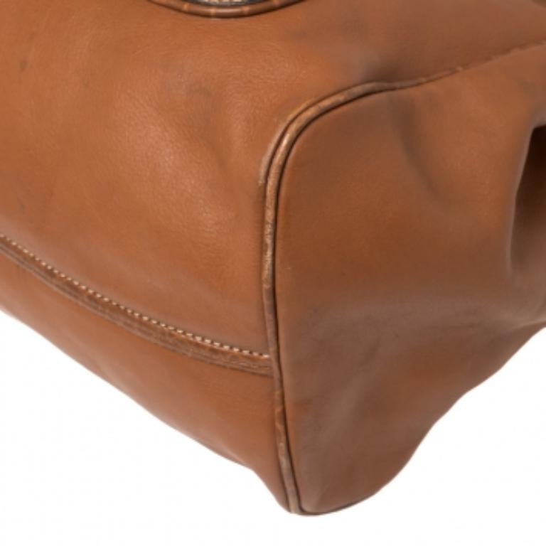 DKNY Borsa con manico superiore a patta in pelle e goffratura in coccodrillo marrone in vendita 2