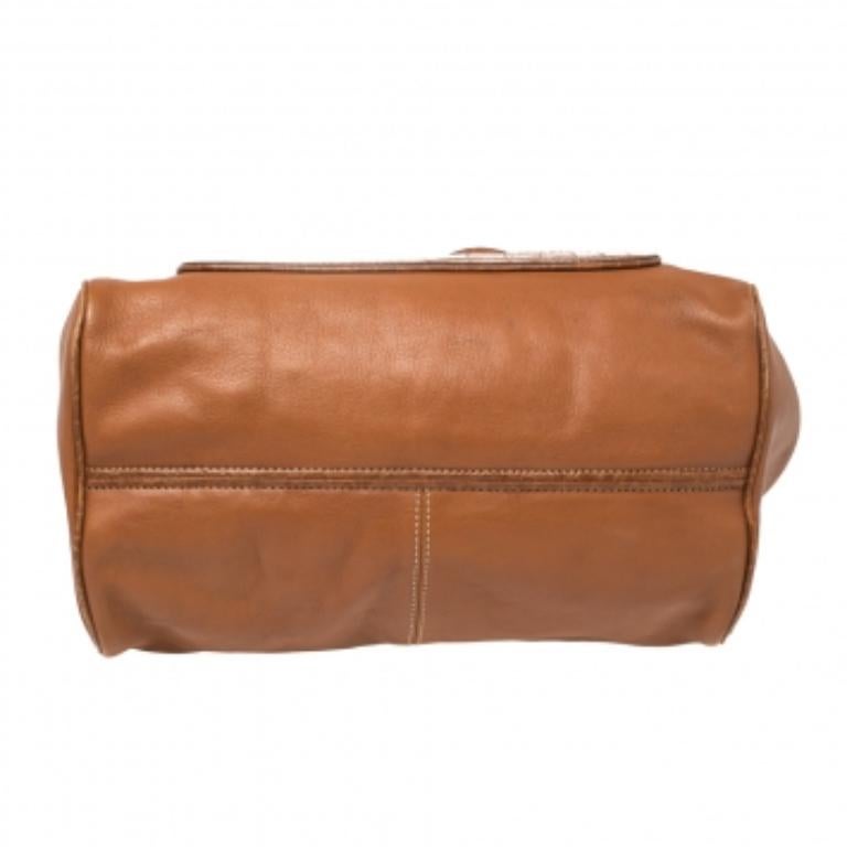 DKNY Borsa con manico superiore a patta in pelle e goffratura in coccodrillo marrone in vendita 4