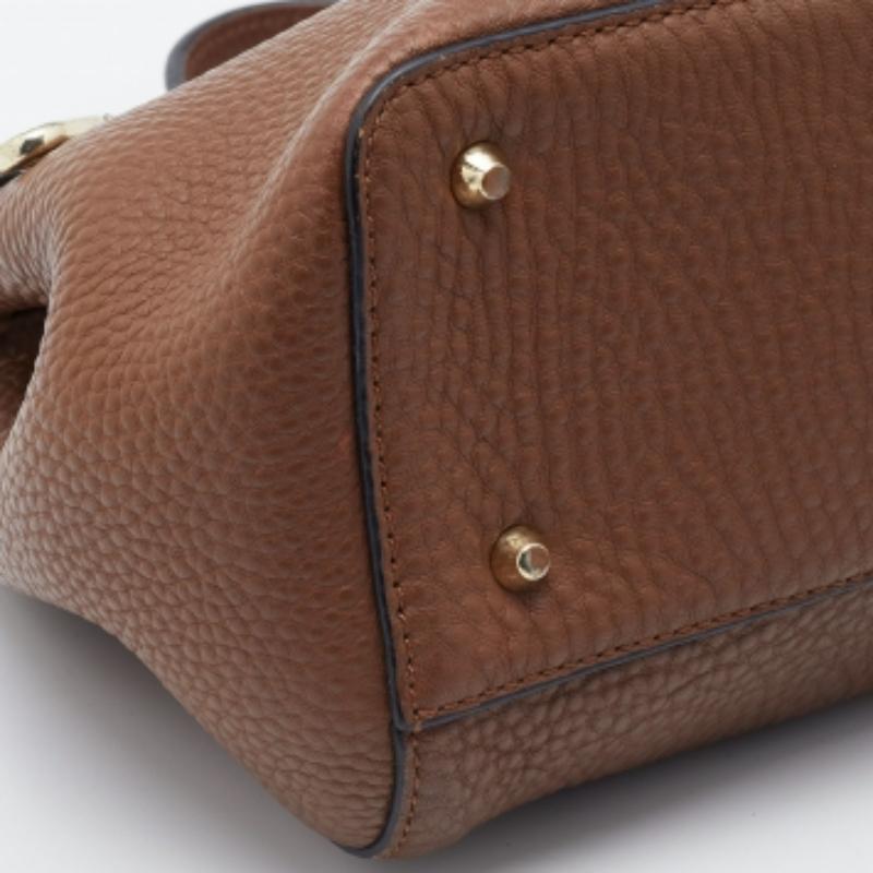 Satchel con cremallera DKNY de piel marrón en venta 5