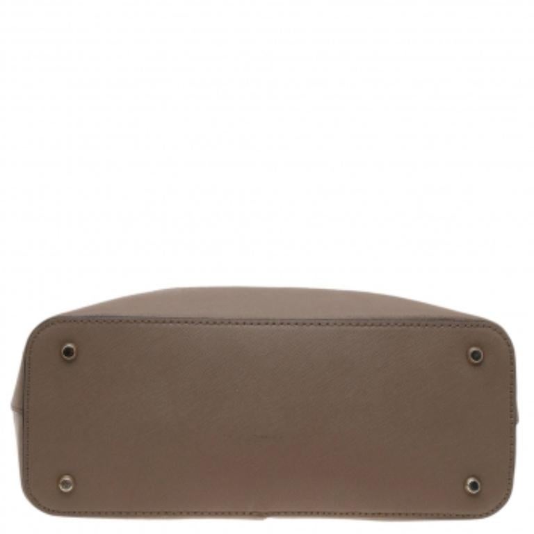 De las mujeres Satchel con cremallera DKNY de piel marrón en venta