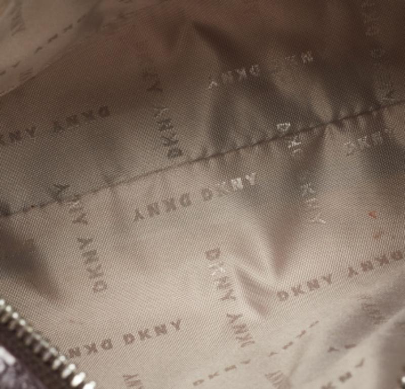 Donna DKNY - Borsa a tracolla in pelle marrone con stampa a serpente in vendita