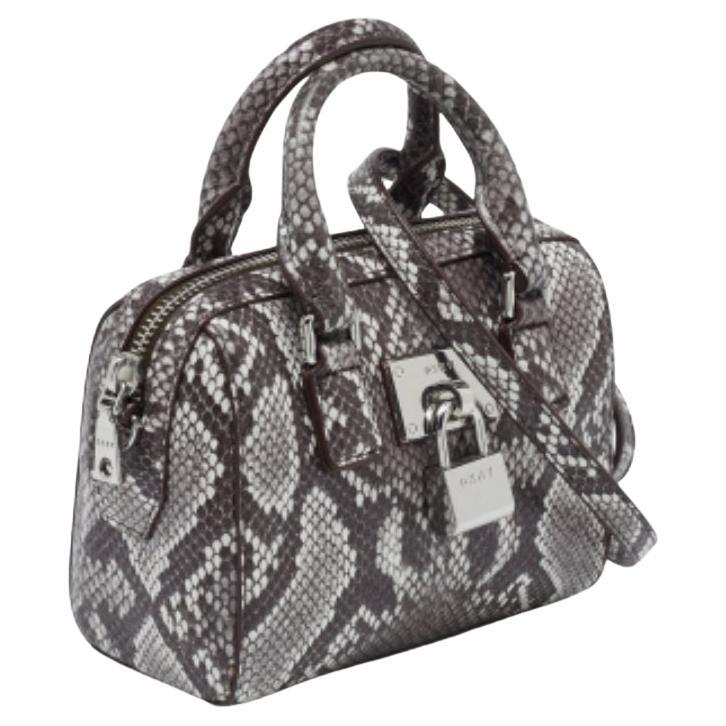 DKNY - Borsa a tracolla in pelle marrone con stampa a serpente in vendita