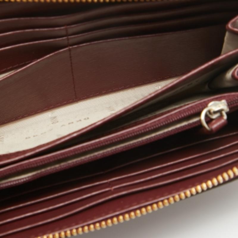 Portefeuille continental à fermeture éclair Bryant en cuir bourgogne DKNY en vente 5