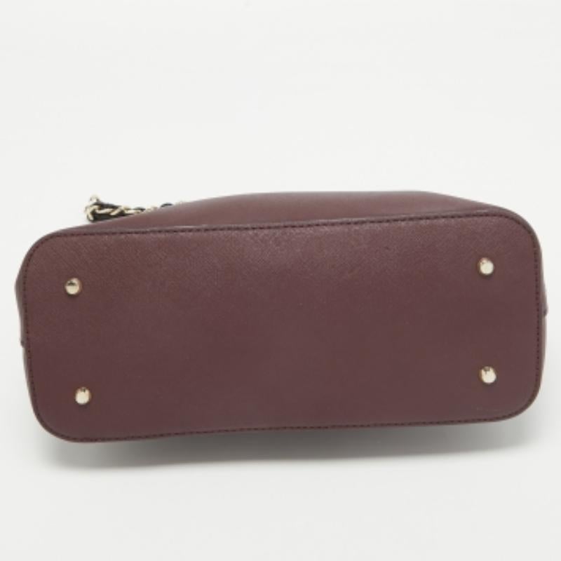 Nero DKNY Borsa a tracolla a cupola in pelle borgogna in vendita