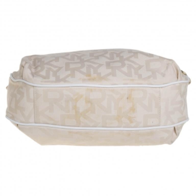DKNY Signature Cream Canvas Hobo en vente 3