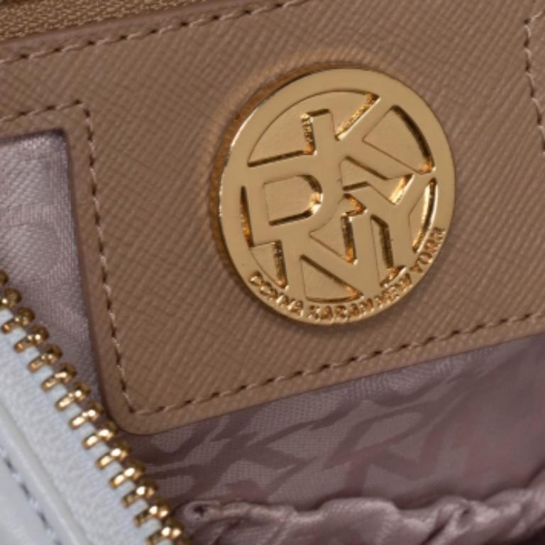 DKNY Signature Cream Canvas Hobo en vente 4