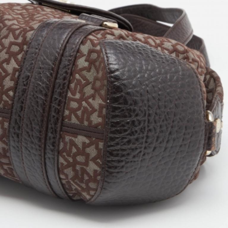 De las mujeres Satchel DKNY de lona y piel con monograma marrón oscuro en venta