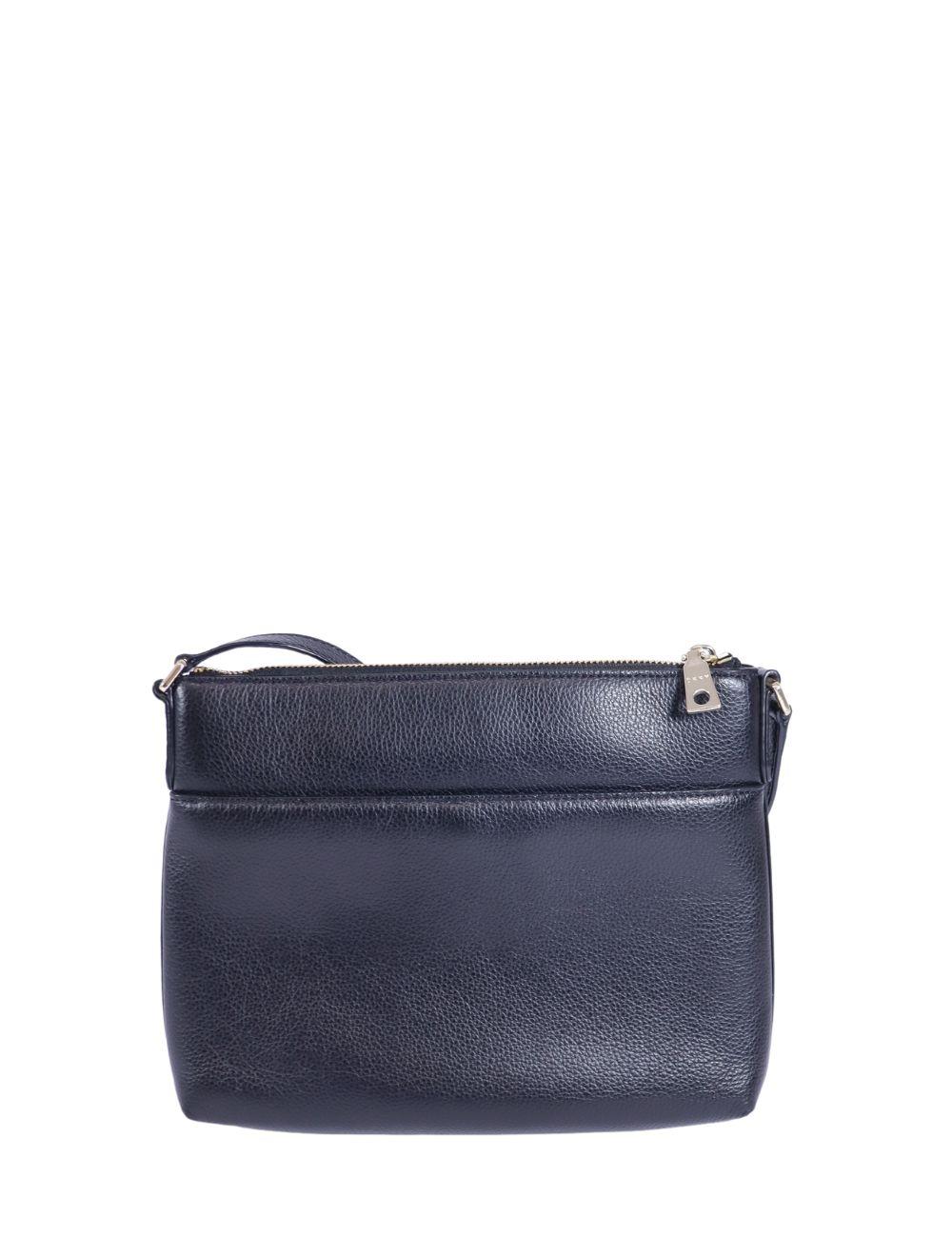 DKNY Black Pebbled Leather Crossbody Bag – Minimalist Everyday Essential


Effortlessly chic and endlessly practical, this DKNY black crossbody bag is your new everyday go-to. Made from durable pebbled leather, it features a sleek rectangular