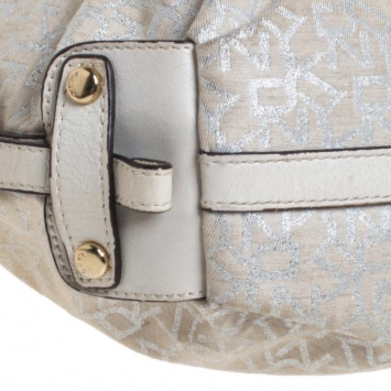 Donna Borsa a tracolla in pelle e tessuto Dkny Ivory Signature in vendita