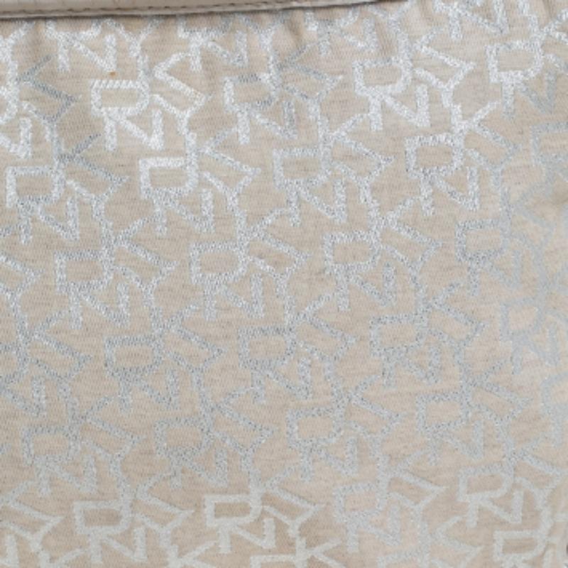 Borsa a tracolla in pelle e tessuto Dkny Ivory Signature in vendita 4