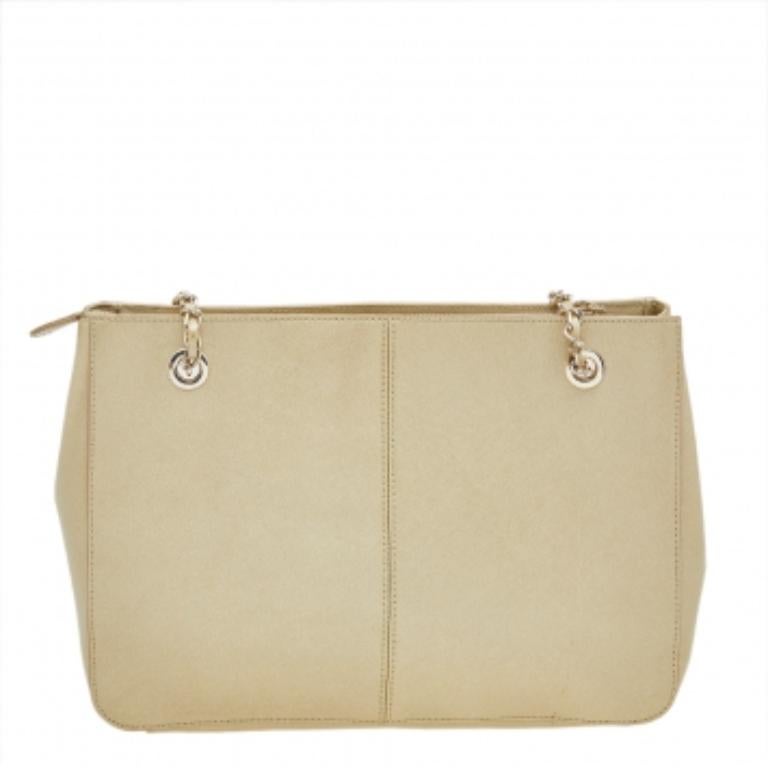 Or DKNY - Fourre-tout en cuir Saffiano or métallisé Bryant Park Chain en vente
