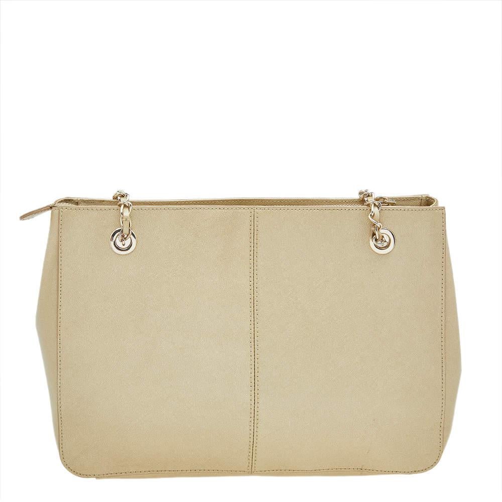 DKNY - Fourre-tout en cuir Saffiano or métallisé Bryant Park Chain État moyen à Dubai, Al Qouz 2