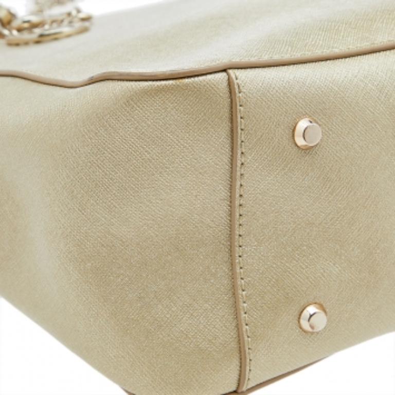 DKNY - Fourre-tout en cuir Saffiano or métallisé Bryant Park Chain en vente 1