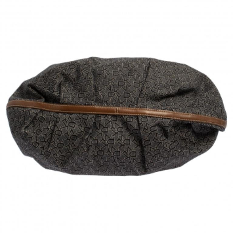 Dkny Hobo en toile et cuir Monogram bleu marine/brun en vente 2