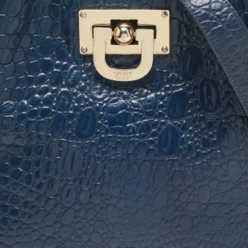 DKNY Navy Blue Croc Embossed Leather Messenger Bag en vente 5