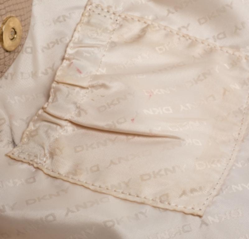 Dkny Peach Python Embossed Leather Chain Tote In Fair Condition For Sale In Dubai, Al Qouz 2