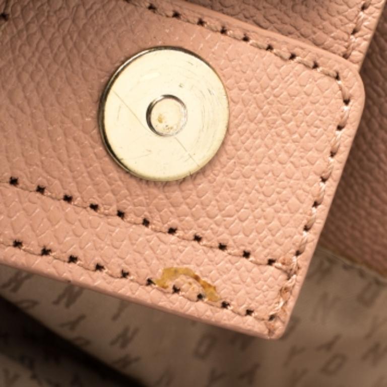 DKNY Pink Grained Leather Tote In Fair Condition For Sale In Dubai, Al Qouz 2