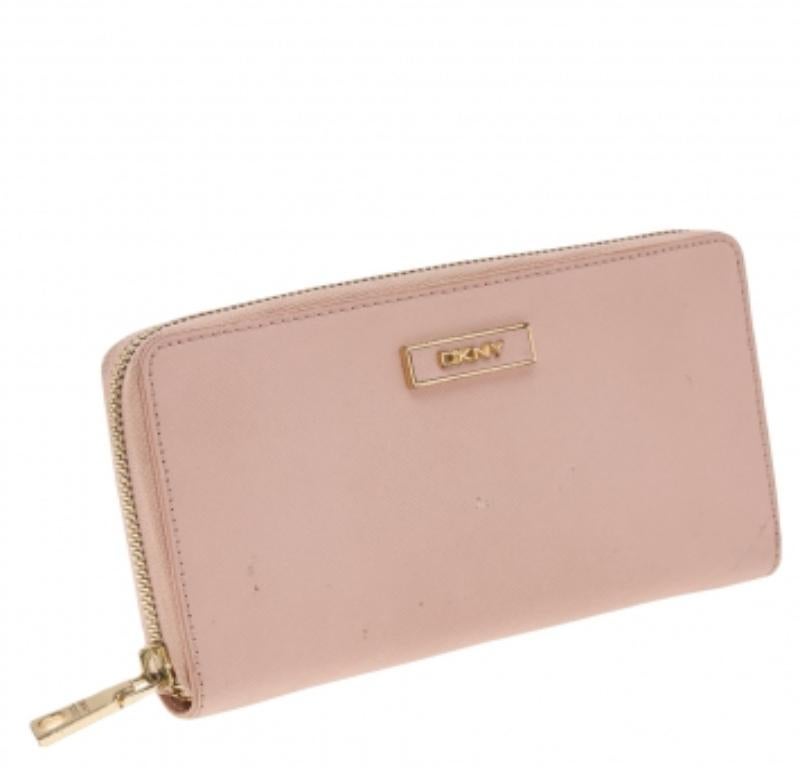 Portafoglio con zip in pelle rosa DKNY in vendita 5