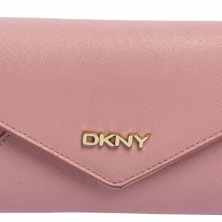 Dkny Pink Saffiano Leather Envelope Flap Wallet In Good Condition In Dubai, Al Qouz 2