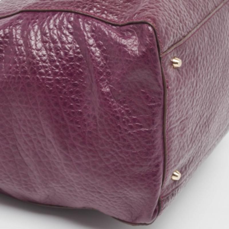 De las mujeres Bolso con cremallera DKNY en piel texturizada morada con logotipo en venta