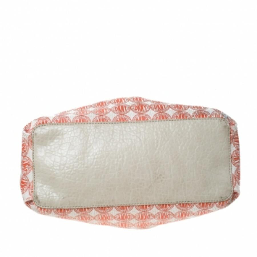 Sacoche à dôme en PVC et cuir DKNY Signature rouge/blanc en vente 3