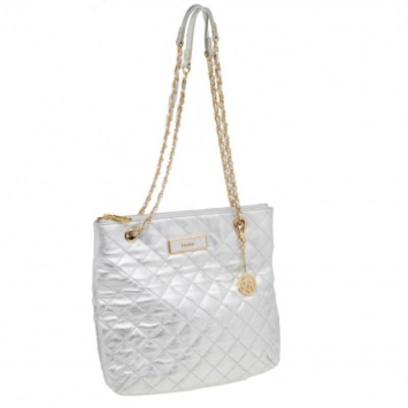 De las mujeres Bolso de hombro DKNY de piel acolchada plateada