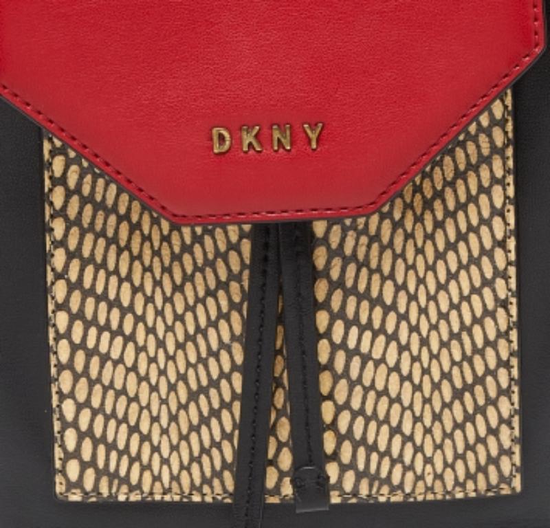 DKNY Zaino Alexa piccolo in pelle goffrata tricolore In condizioni buone in vendita a Dubai, Al Qouz 2