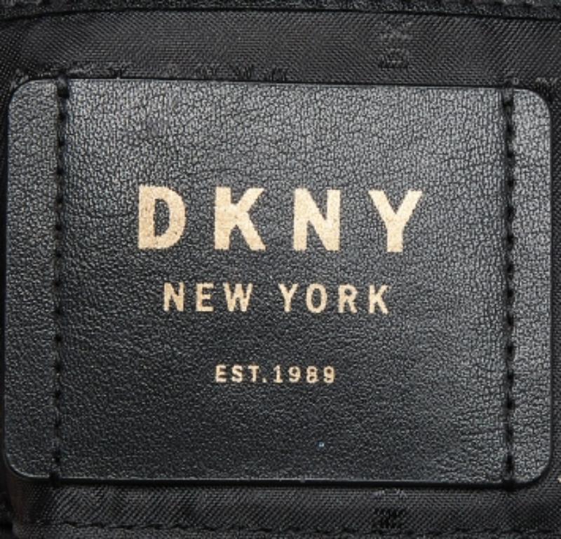 DKNY Zaino Alexa piccolo in pelle goffrata tricolore in vendita 4