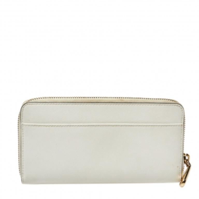 Dkny Weiß Saffiano Leder Zip um Continental Brieftasche (Grau) im Angebot