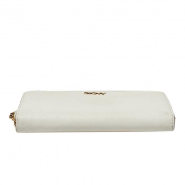 Dkny Weiß Saffiano Leder Zip um Continental Brieftasche im Zustand „Gut“ im Angebot in Dubai, Al Qouz 2