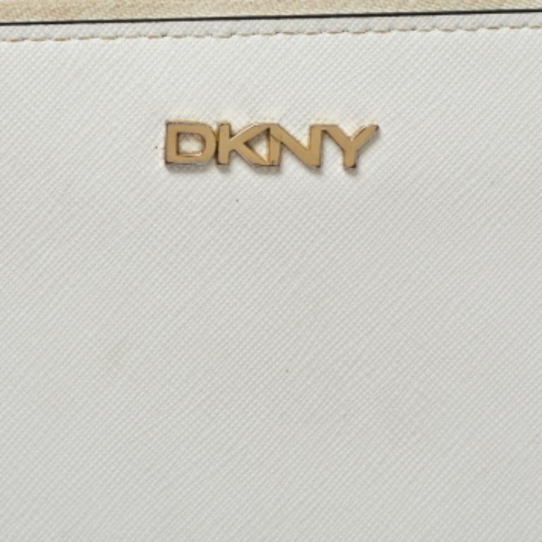 Dkny Weiß Saffiano Leder Zip um Continental Brieftasche im Angebot 4