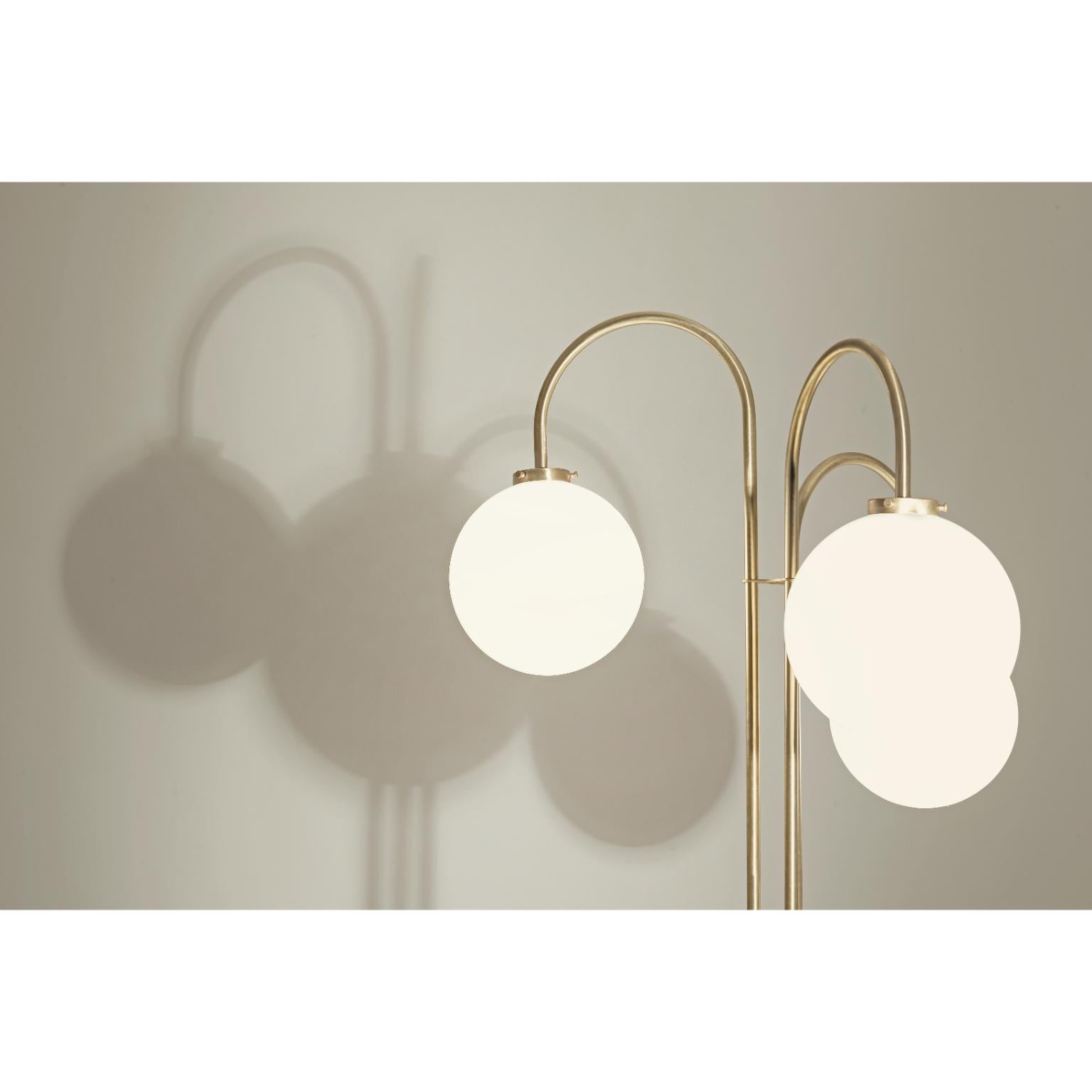 DL330 Lámpara de pie de latón satinado, mármol blanco y cristal soplado by Daluce Italiano en venta
