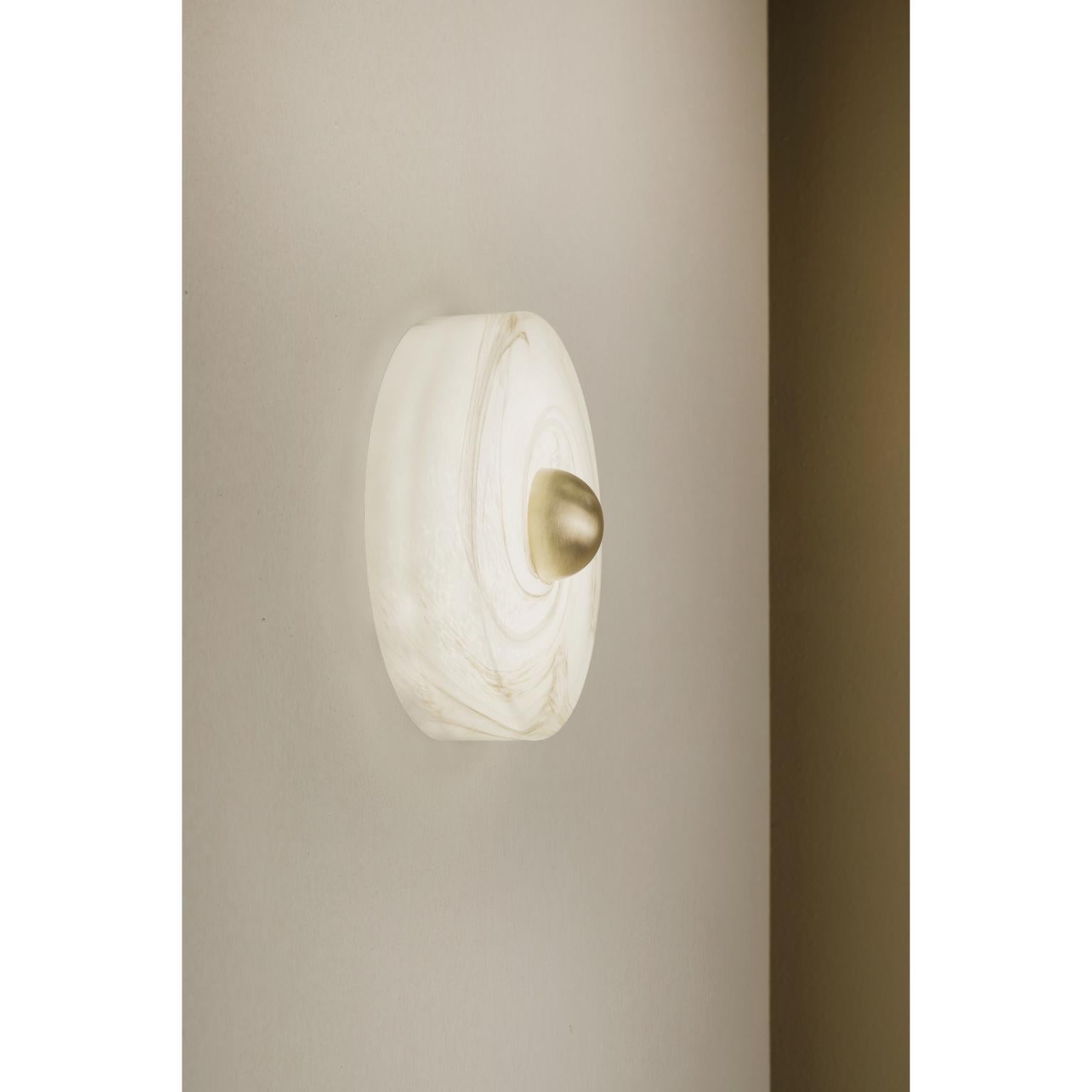 DL400 Lámpara de pared de cristal soplado, alabastro y latón satinado by Daluce Otro en venta