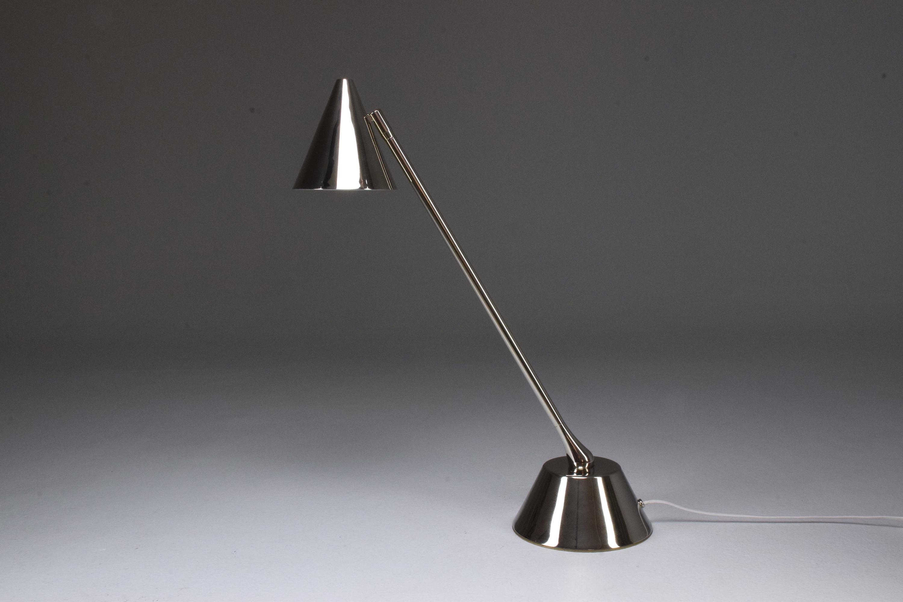 Moderne De.Light T2 lampe de bureau en laiton nickelé, collection Flow 2 en vente