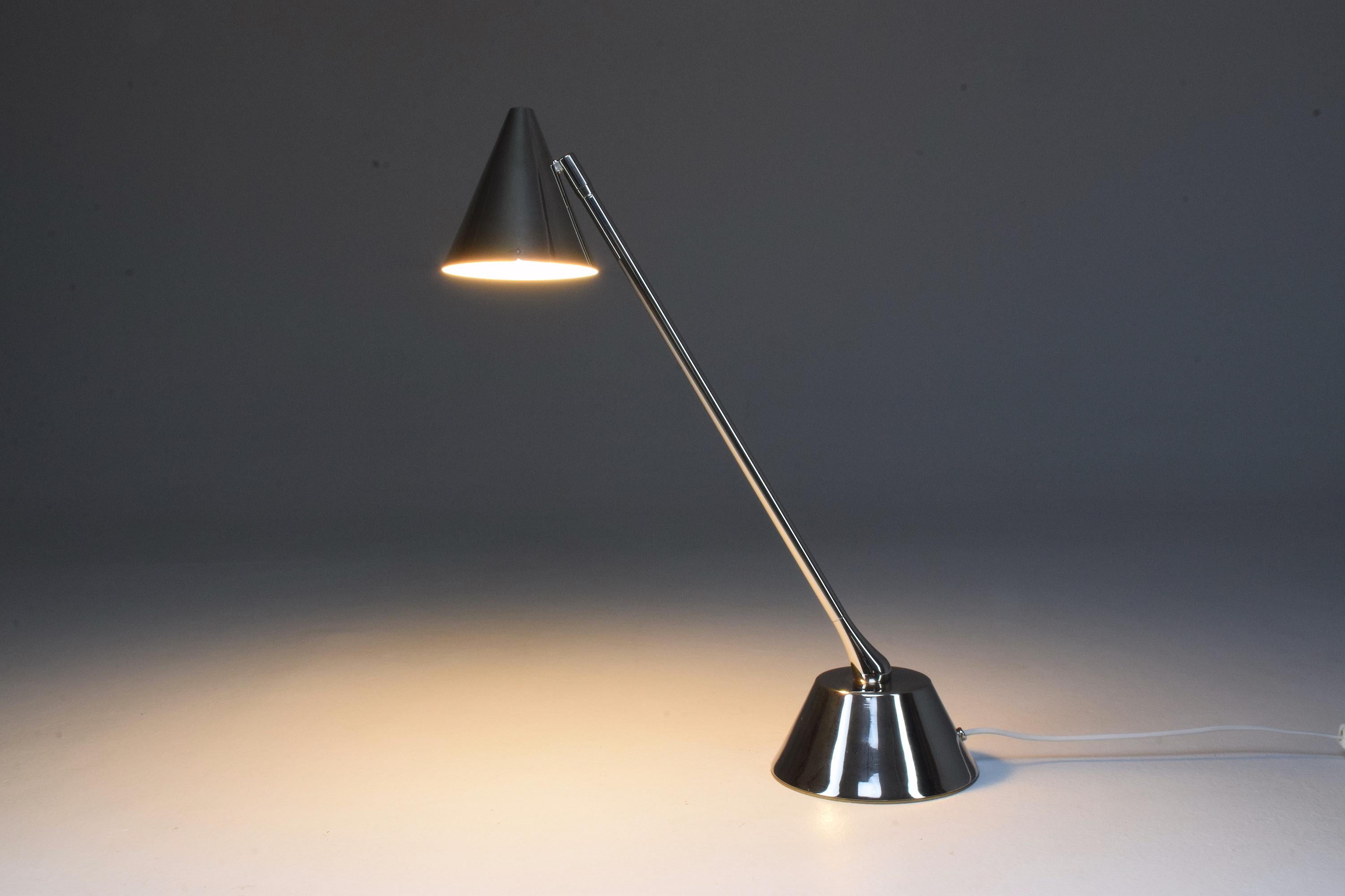 Portugais De.Light T2 lampe de bureau en laiton nickelé, collection Flow 2 en vente