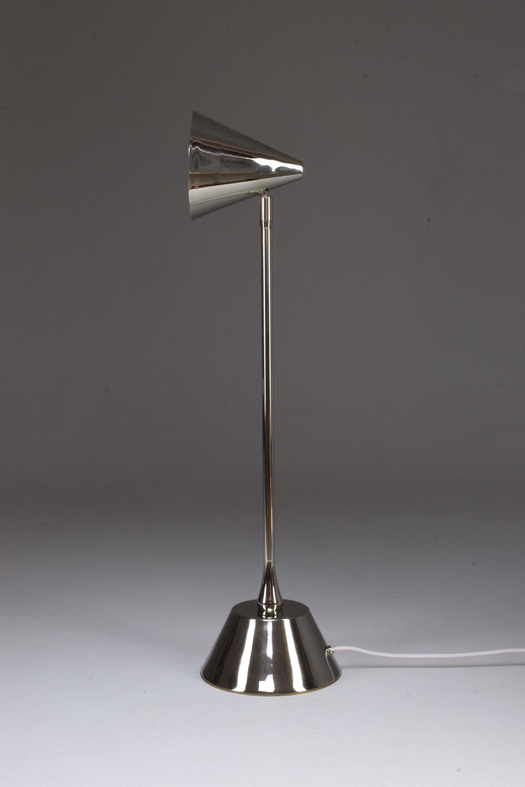 XXIe siècle et contemporain De.Light T2 lampe de bureau en laiton nickelé, collection Flow 2 en vente
