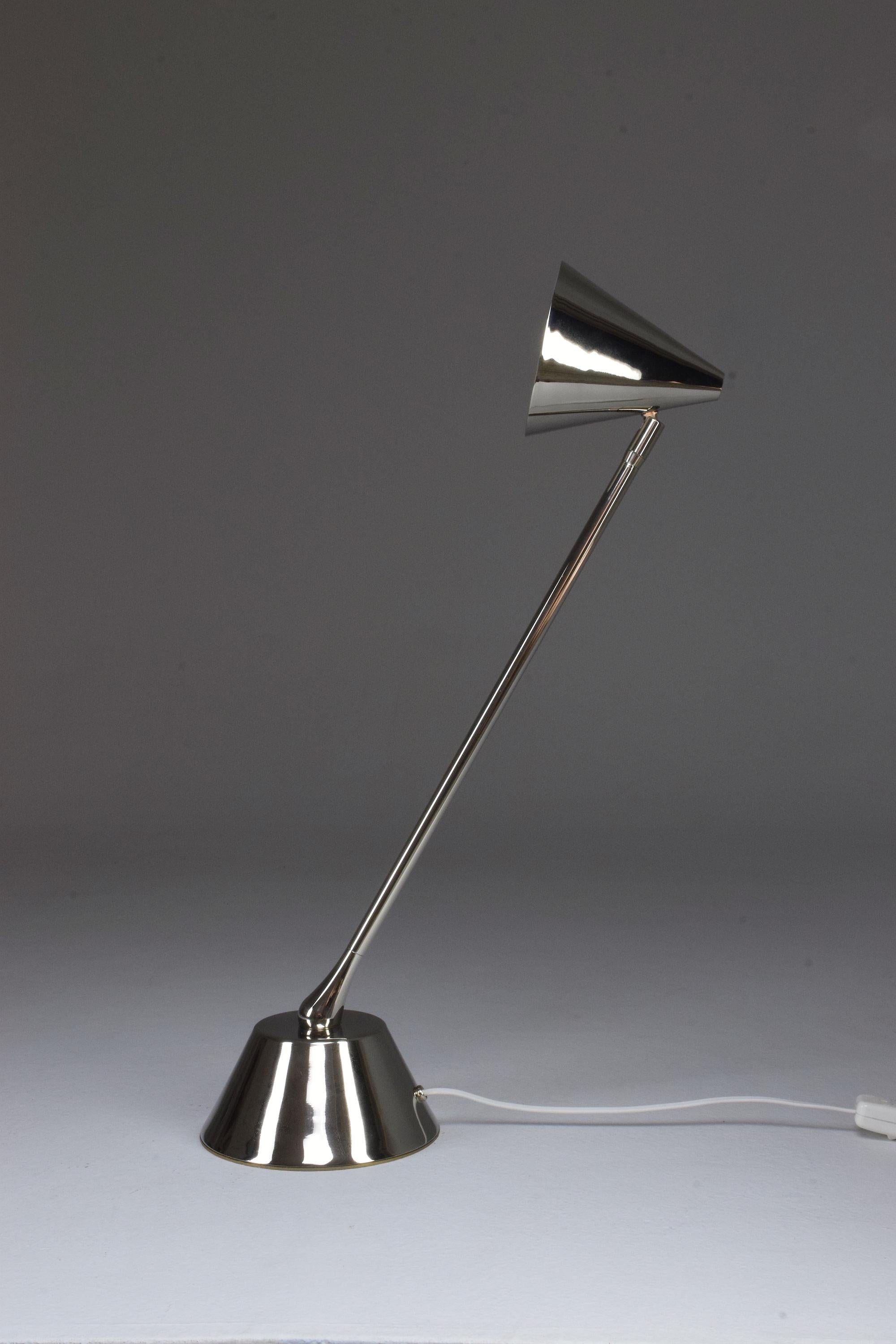 Nickel De.Light T2 lampe de bureau en laiton nickelé, collection Flow 2 en vente