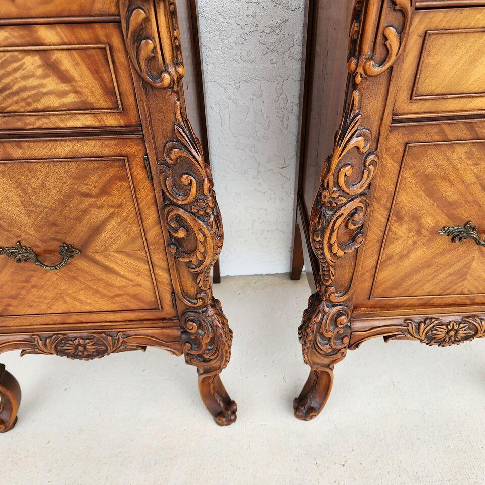 French Louis XV Nightstands Bedside Tables 1940s Pair In Good Condition For Sale In Lake Worth, FL