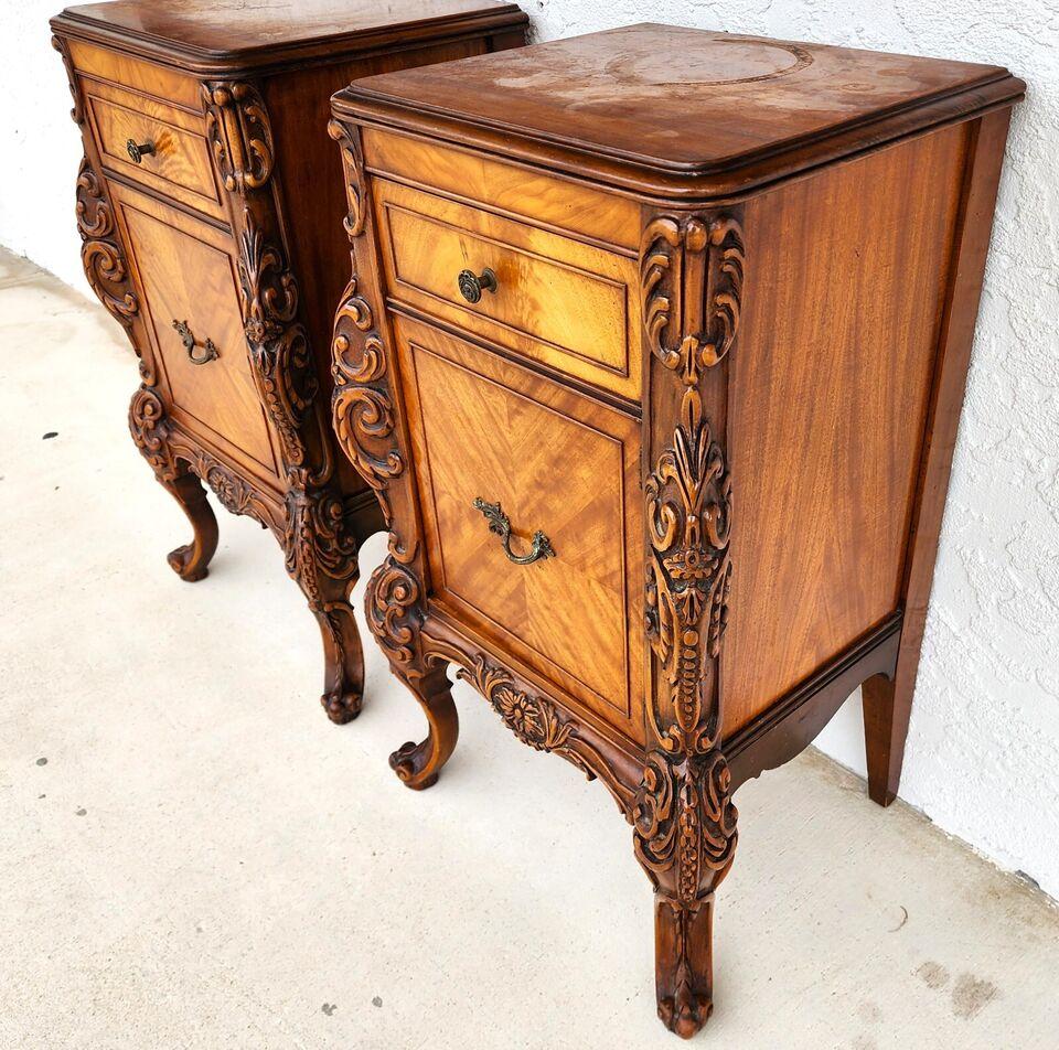 20th Century French Louis XV Nightstands Bedside Tables 1940s Pair For Sale