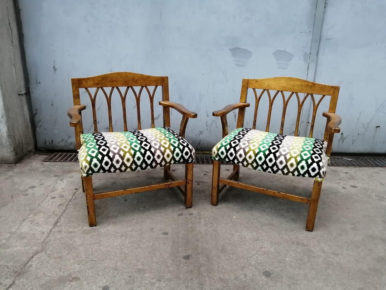 A pair of lovely Mexican Mid-Century Modern gilded wood children's armchairs. The armchairs backs show ogival arches. The seats are upholstered with a geometric design fabric.