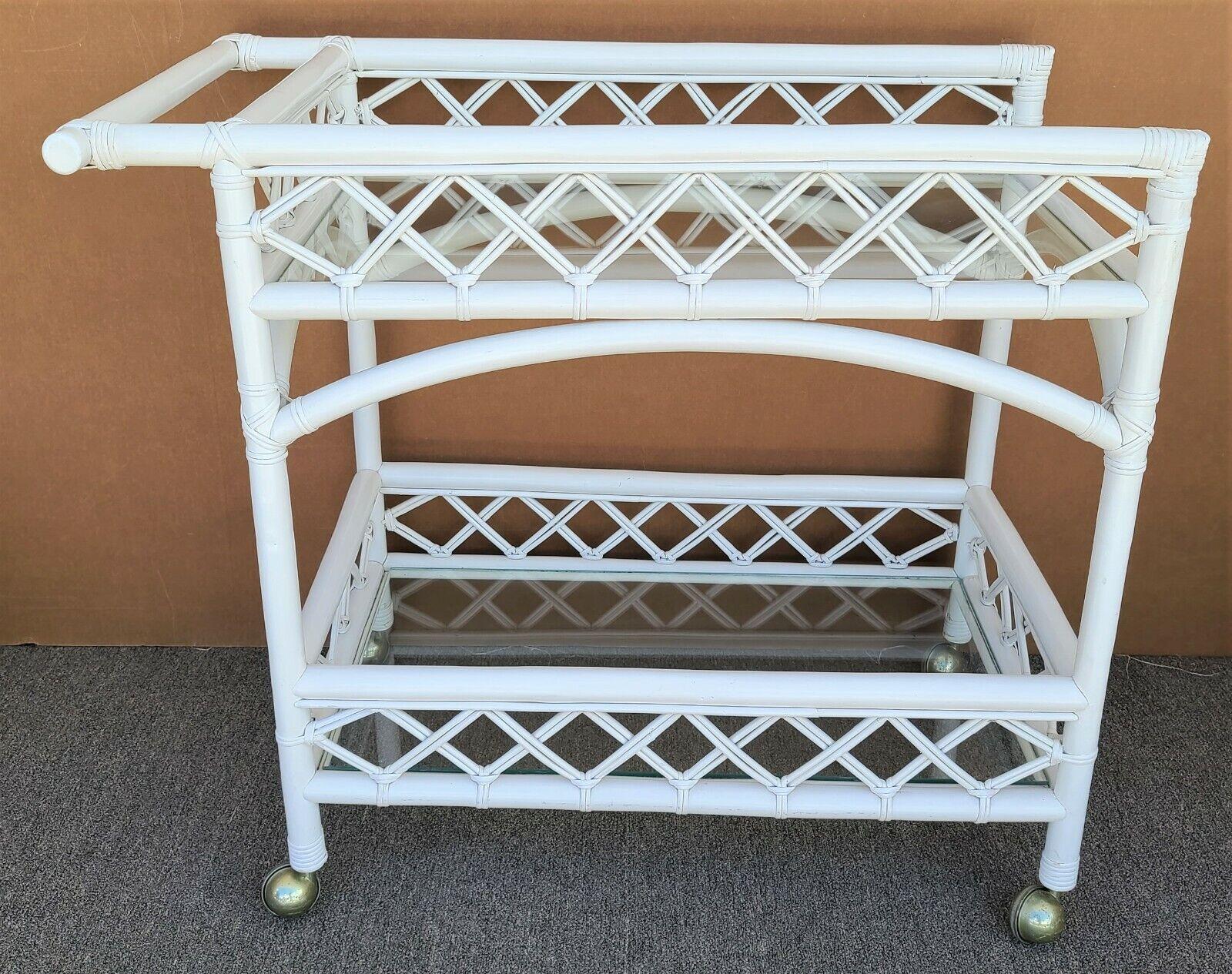 Fin du 20e siècle Chariot de service de bar à 2 niveaux DM Vintage Palm Beach Coastal Bamboo & Glass en vente