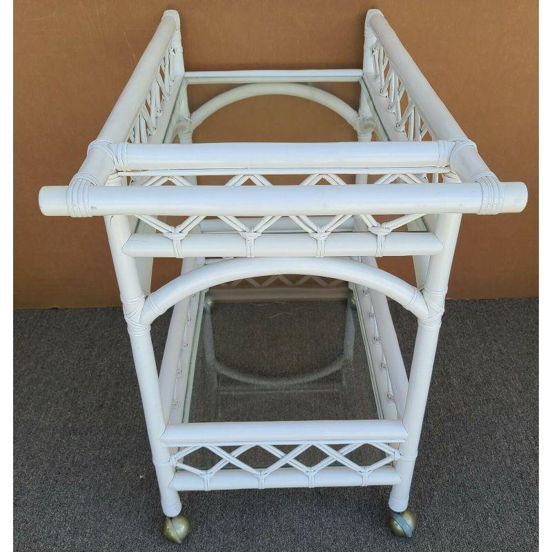 Bambou Chariot de service de bar à 2 niveaux DM Vintage Palm Beach Coastal Bamboo & Glass en vente