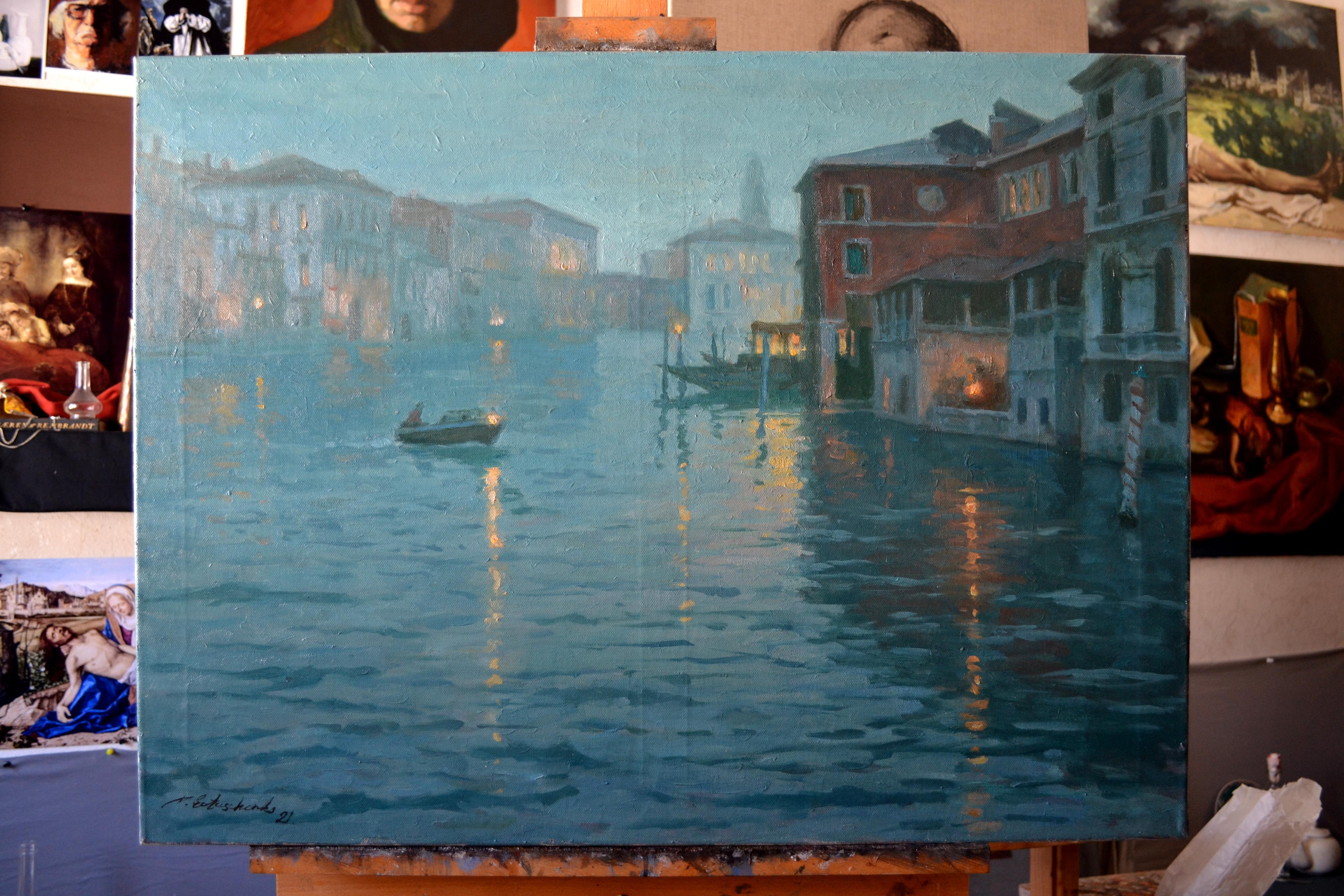 Frühmorgens auf dem Canal Grande in Venedig – Painting von Dmitry Evtushenko
