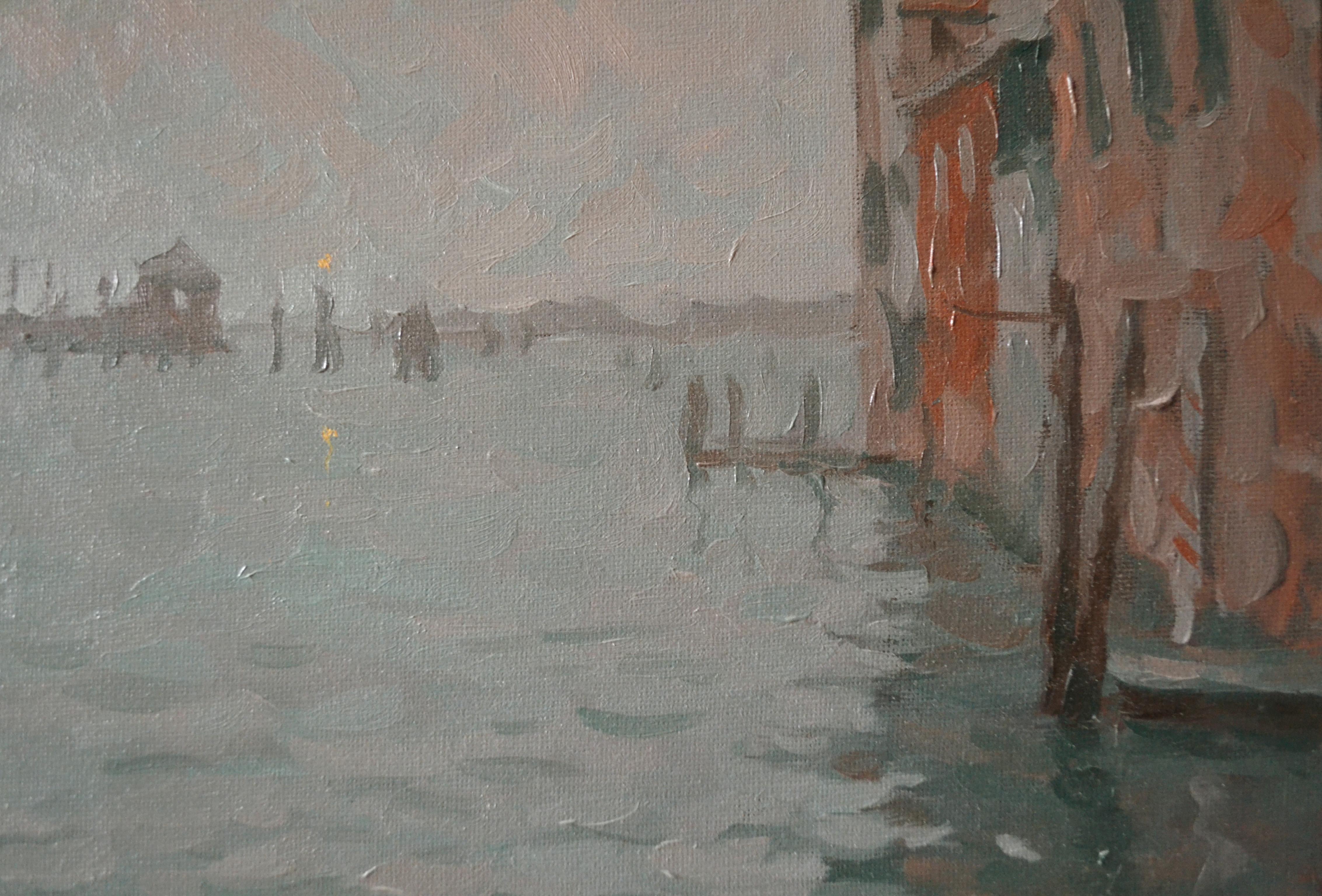 Das Gemälde zeigt die venezianische Lagune mit einer Reihe von Häusern am Rande der Stadt. In der Ferne sieht man die Insel Murano, links eine Mole und Pfähle. Eine Laterne, die an einem von ihnen befestigt ist, ist der einzige warm leuchtende Punkt